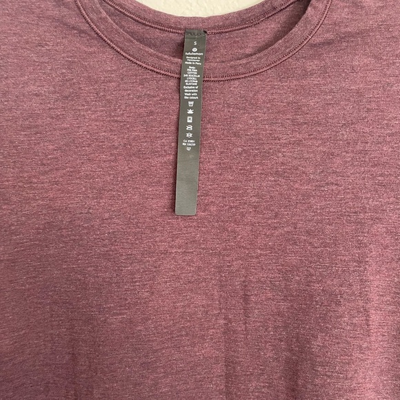 Lululemon Men's Basic Tee in a burgundy or "Heathered Black Plum" shade Small - Picture 2 of 6